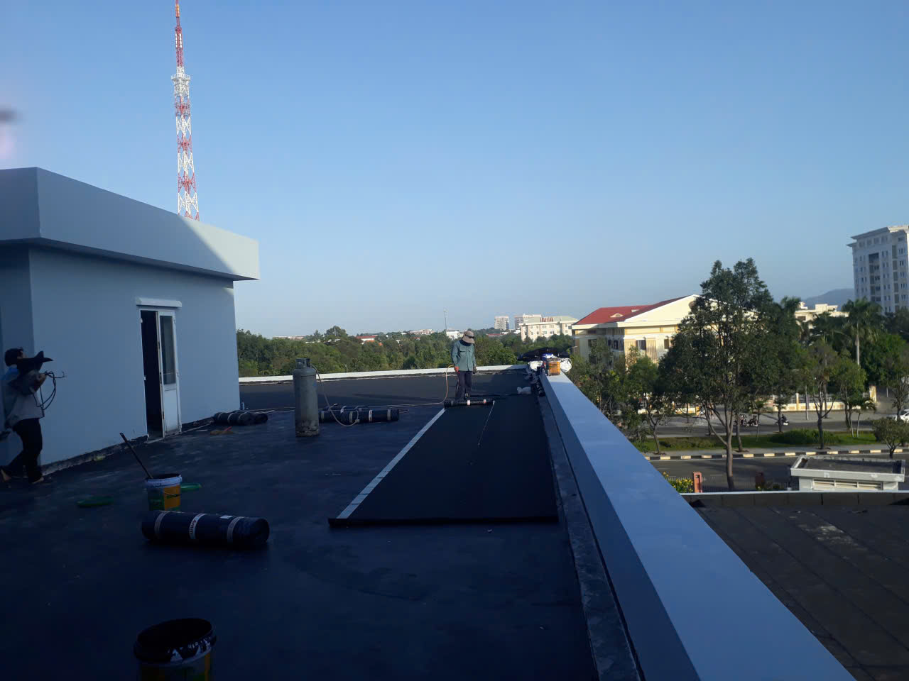 xử lý chống thấm sân thượng đã lát gạch tphcm