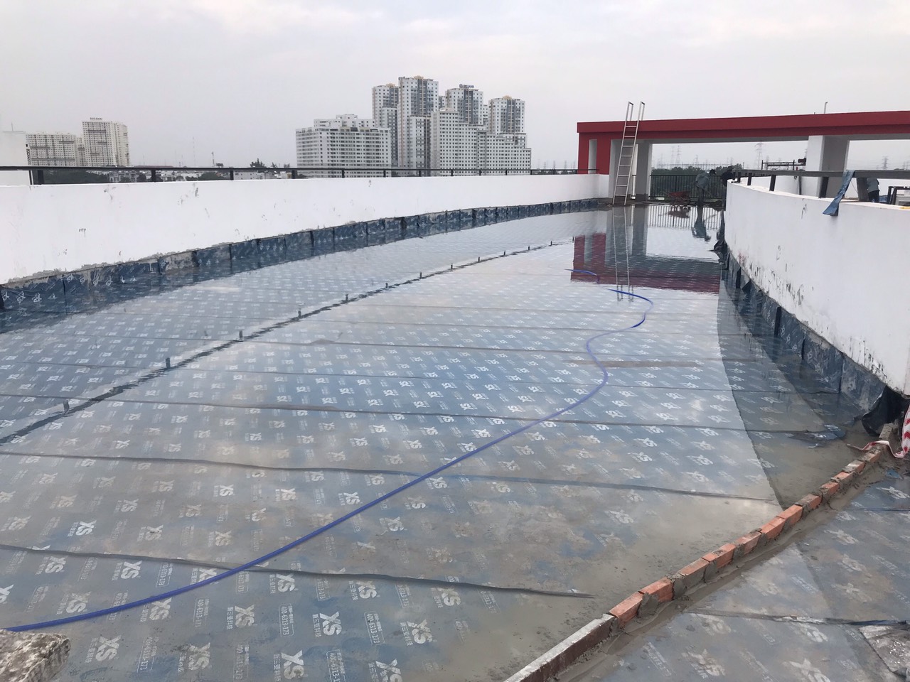 xử lý chống thấm sân thượng đã lát gạch tphcm